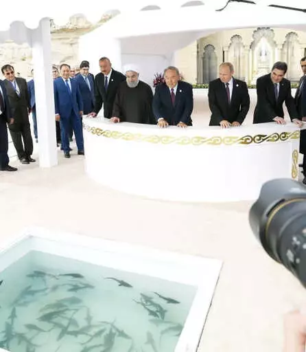 Hazar Zirvesi'ne Katılan Devlet Başkanları Hazar Denizi'ne Balık Bıraktı