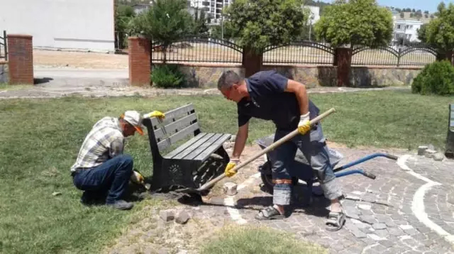 Parklarda Bakım Çalışmaları Yapılıyor