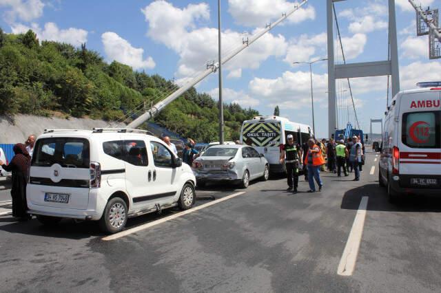 Son Dakika! FSM Girişinde Zincirleme Kaza: 2 Şerit Trafiğe Kapatıldı!