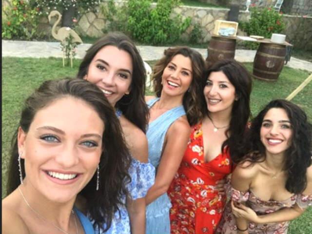 Ünlüler, Cansu Tosun ve Erkan Kolçak Köstengil'in Düğününe Akın Etti