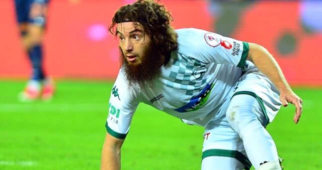 Aykut Demir Trabzonspor'u Bombaladı: İslami Kimliğimi Hedef Aldılar, Parayı İhtiyaç Sahiplerine Bağışlayacağım