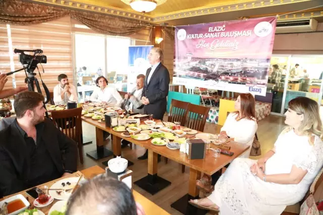 Başkan Yanılmaz Elazığlı Ulusal Sanatçılarla Bir Araya Geldi Başkan Yanılmaz Elazığlı Ulusal Sanatçılarla Bir Araya Geldi