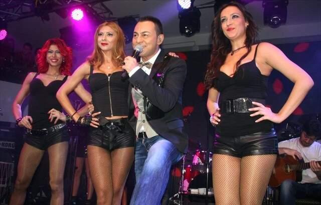 Chloe Loughnan, Serdar Ortaç'ın Dansçı Kızlara Sarılmasını Yasakladı