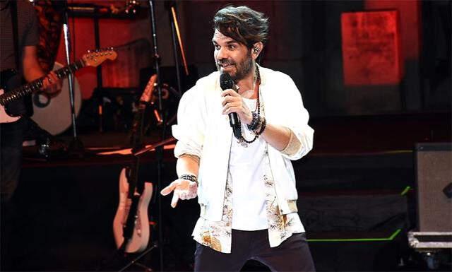 Kenan Doğulu, Eşi Beren Saat'i Arı Sokması Üzerine Konserini Yarıda Bıraktı
