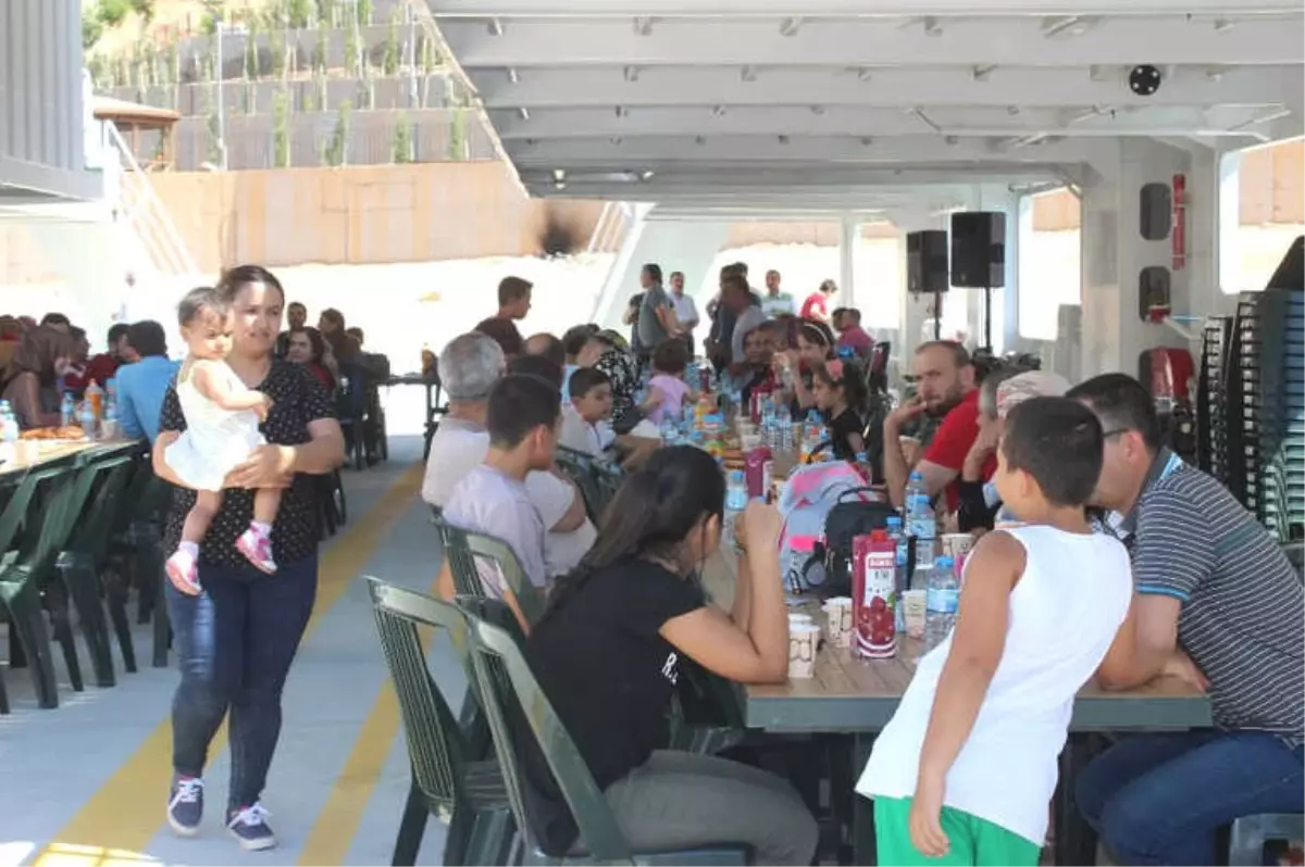 Siverek'te Görev Yapan Sağlıkçılar Fırat Nehrini Gezdi