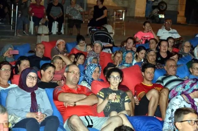 Çakmaklı'da Sinema Keyfi Çakmaklı'da Sinema Keyfi