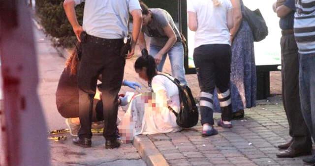Genç Kadın Otobüs Durağında Kanlar İçinde Bulundu