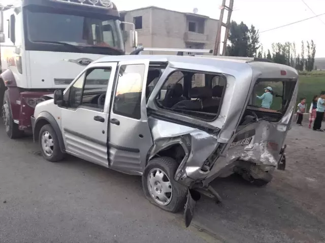 Güroymak'ta Trafik Kazası: 2 Yaralı