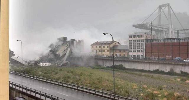 İtalya'dan Çöken Köprüden İlk Görüntüler