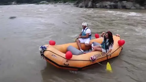 Nikaha Rafting Botu ile Geldiler Nikaha Rafting Botu ile Geldiler