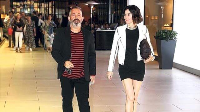 Cem Yılmaz'ın Uzaktan Hayranlıkla Bakıyordum Dediği Defne Samyeli, Bikinili Hali İle Herkesi Büyüledi