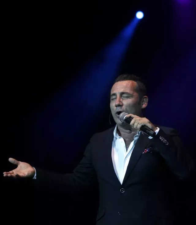 Ferhat Göçer Harbiye'de Konser Verdi