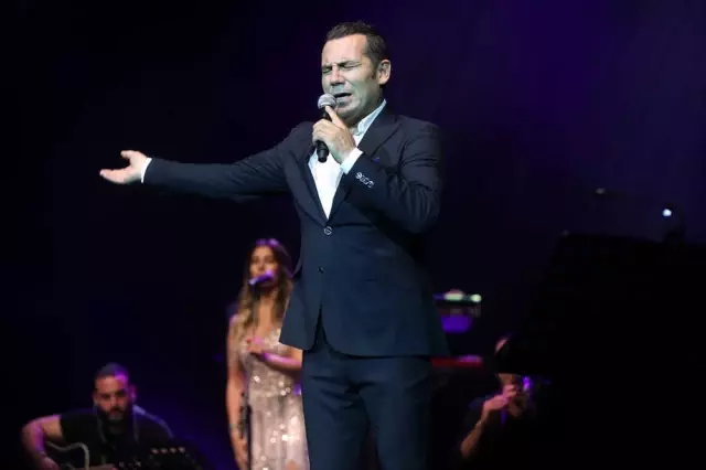 Ferhat Göçer Harbiye'de Konser Verdi