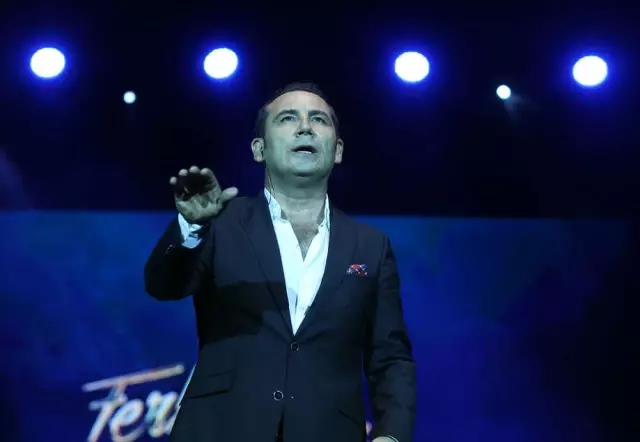 Ferhat Göçer Harbiye'de Konser Verdi