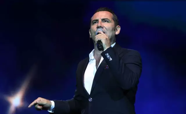 Ferhat Göçer Harbiye'de Konser Verdi