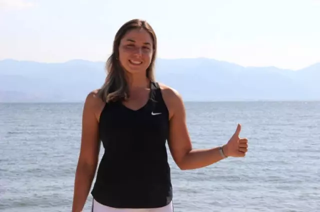 Manş Denizini yüzerek geçen Bengisu Avcı en genç Türk kadını oldu 61
