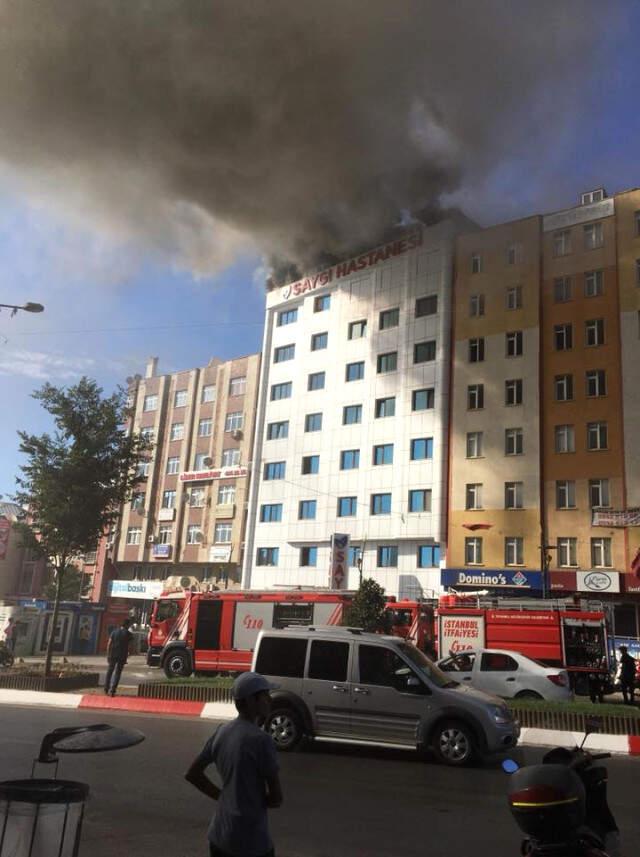 Son Dakika! İstanbul'da Özel Hastanede Yangın Çıktı! Hastalar Tahliye Edilmeye Başladı