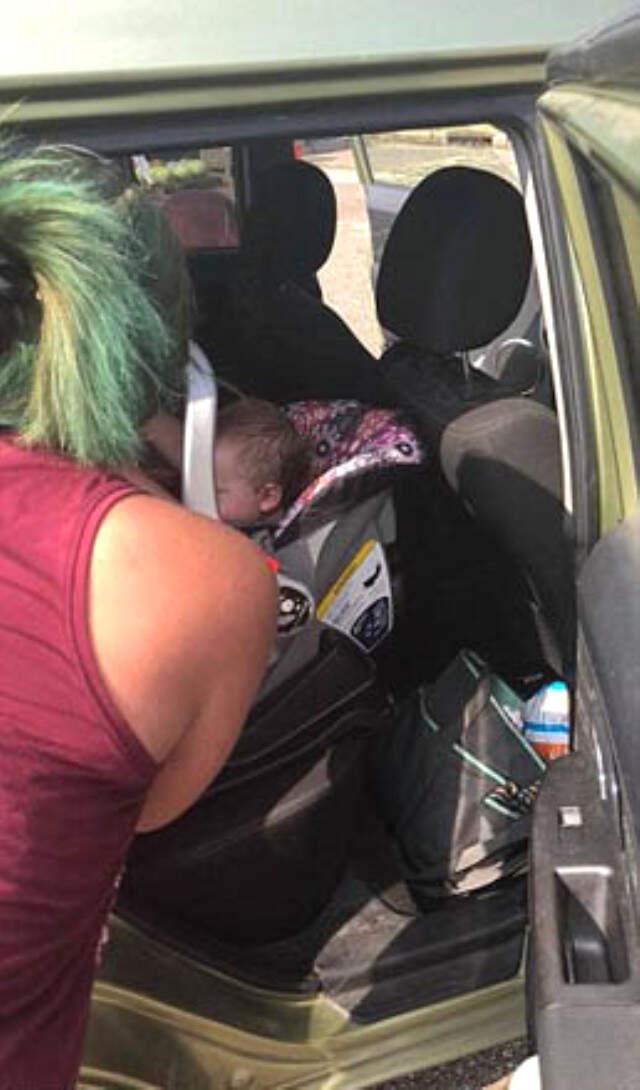 ABD'de Eroin Komasına Giren Anne-Baba ve Arabada Kavrulan Bebekleri Ölümden Son Anda Kurtuldu
