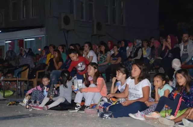 Ay Işığında Sinema Keyfi Ay Işığında Sinema Keyfi