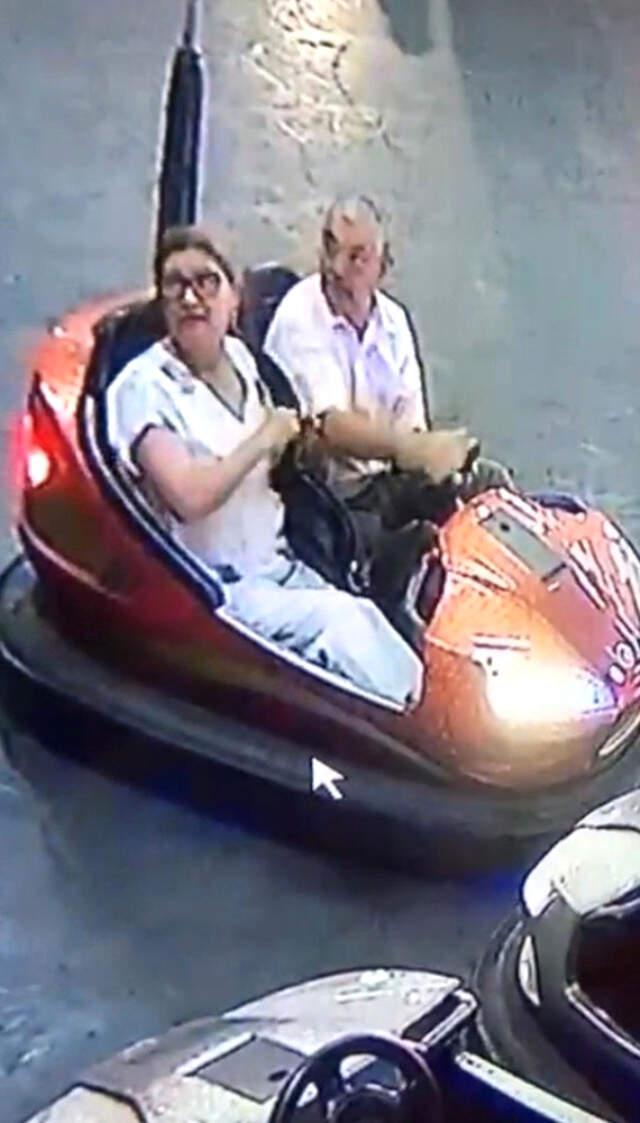 Çarpışan Arabada Düşürülen Cüzdanı Böyle Çaldı