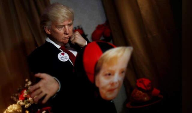 Madame Tussauds Müzesi'nde Sıra Dışı Heykel: Trump'tan Merkel'e Yumruk!
