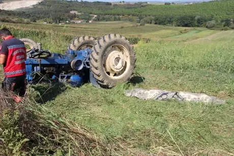 Tekerleği Kopan Traktörün Altında Kalarak Öldü