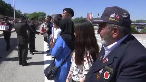 Zırhlı Birliklerde Yemin Töreni (2) Zırhlı Birliklerde Yemin Töreni (2)