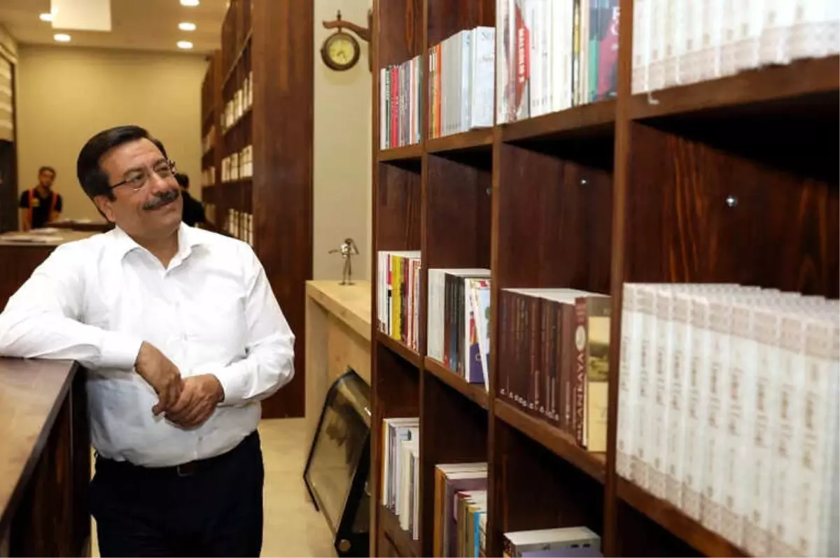 Başkan Atilla �Kitap Kahve�de İncelemelerde Bulundu Haber
