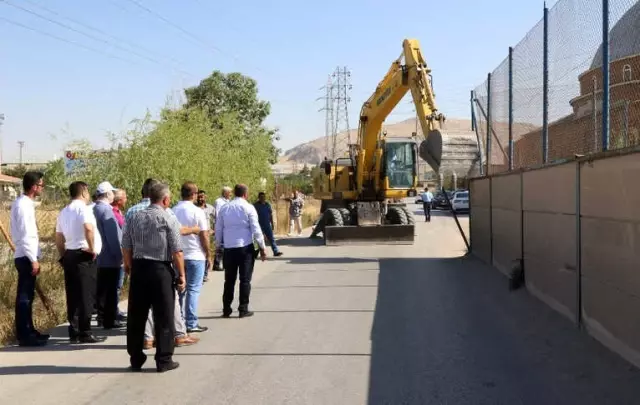 Kalecik TOKİ'de Yol Genişletme Çalışması Kalecik TOKİ'de Yol Genişletme Çalışması