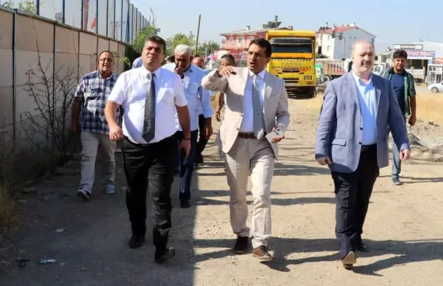 Kalecik TOKİ'de Yol Genişletme Çalışması Kalecik TOKİ'de Yol Genişletme Çalışması