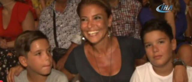 Mustafa Erdoğan Yönetti, Gülben Ergen İzledi.