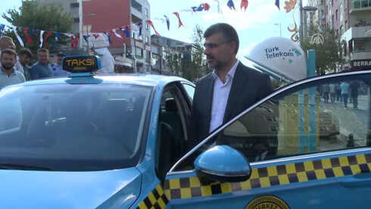 Sultanbeyli'nin 'Kırmızı Taksileri' Turkuaza Dönüştü
