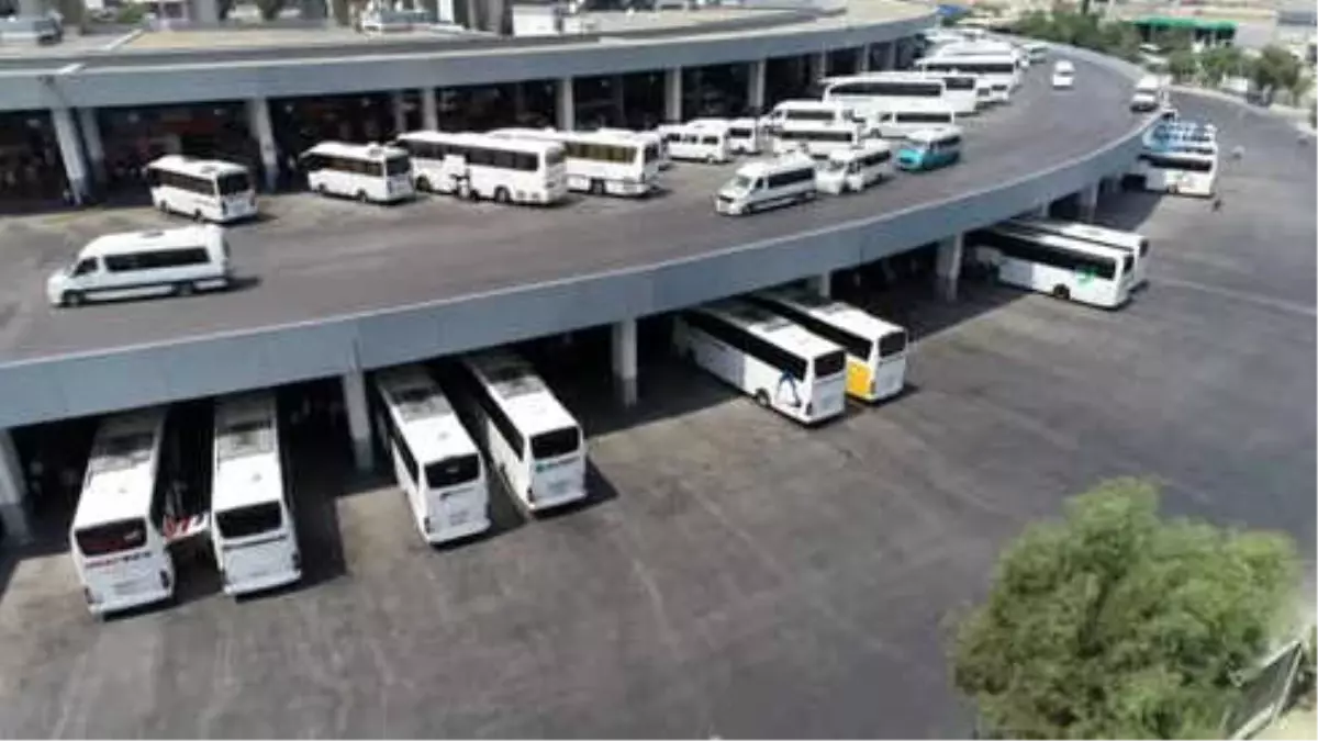 Tatilciler Akın Akın Memleketlerine Gidiyor...izmir Otogarı Havadan Görüntülendi