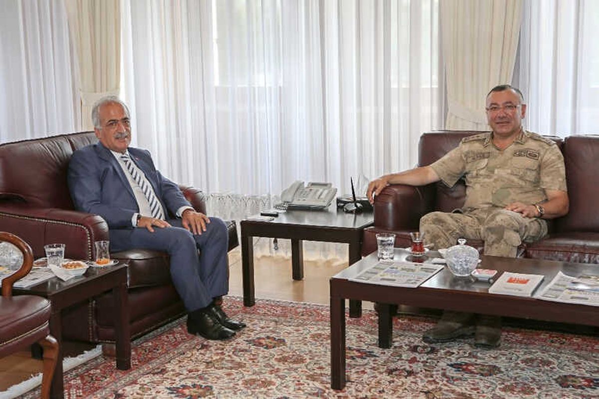 Tümgeneral Güray Alpar'dan Rektör Çomaklı'ya Veda Ziyareti