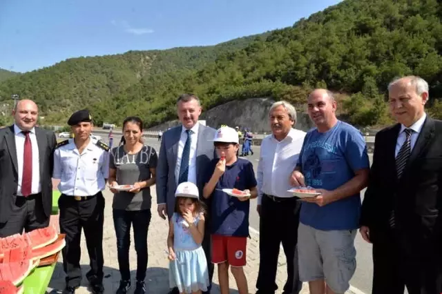 Vali Büyükakın'dan Karpuzlu Trafik Denetimi Vali Büyükakın'dan Karpuzlu Trafik Denetimi