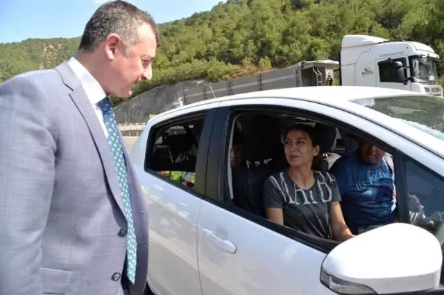 Vali Büyükakın'dan Karpuzlu Trafik Denetimi Vali Büyükakın'dan Karpuzlu Trafik Denetimi