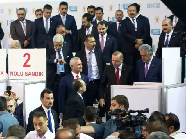 AK Parti 6. Olağan Büyük Kurultayı AK Parti 6. Olağan Büyük Kurultayı