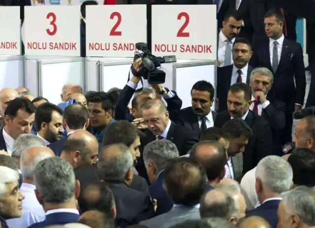 AK Parti 6. Olağan Büyük Kurultayı AK Parti 6. Olağan Büyük Kurultayı