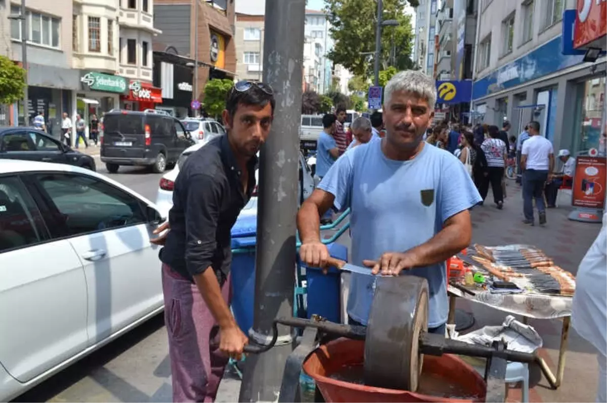 Bileyiciler Kurban Mesaisinde
