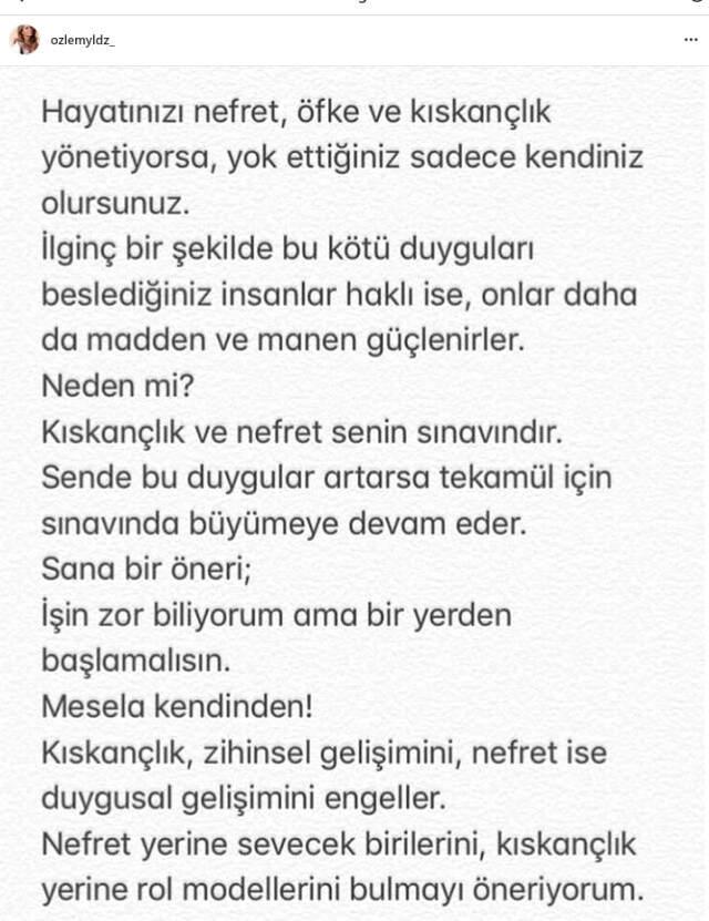 Demet Akalın, Takipçisinin Çirkin Yorumuna Maruz Kalan Özlem Yıldız'a İlginç Yorumla Moral Verdi