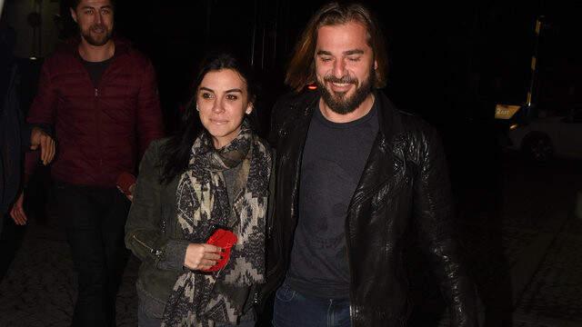 Diriliş'in Ertuğrul'u Kızı Alara'yı Kucağına Aldı