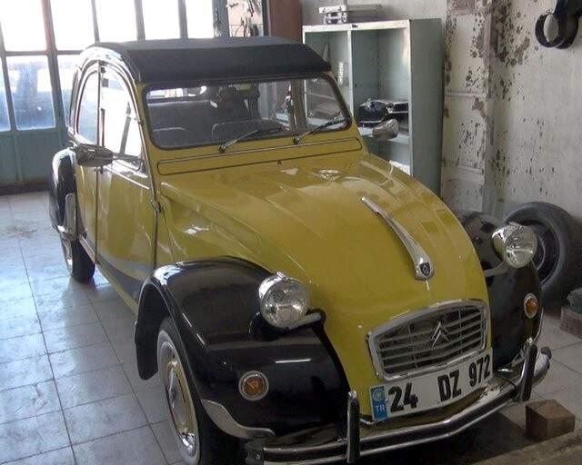Hurdaya Çıkmış Klasik Otomobilleri Dönüştürürek Paha Biçilmez Bir Hale Getiriyor
