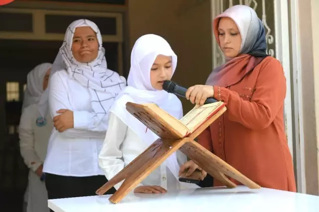 Mehmet Akif Bilgi Evi'nde Mezuniyet Heyecanı
