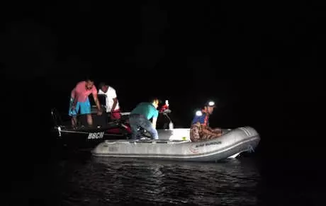 Tekneleri Arıza Yapınca Gölde Mahsur Kalanları Afad Kurtardı