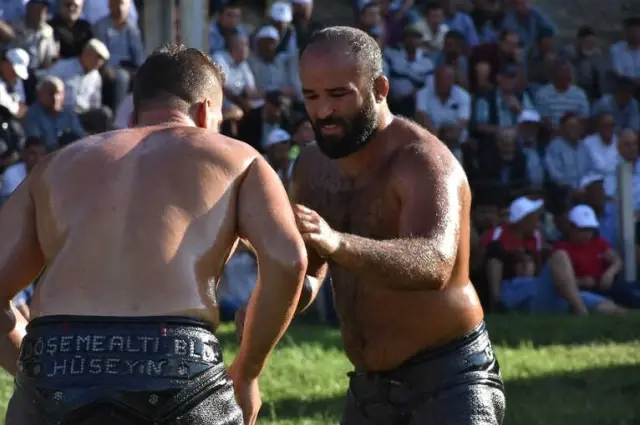 Tosya Güreşleri'nde Başpehlivan Orhan Okulu Oldu Tosya Güreşleri'nde Başpehlivan Orhan Okulu Oldu