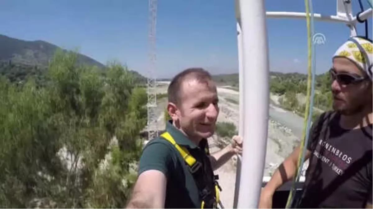 Görme Engelli Öğretmenin 'Bangee Jumping' Heyecanı