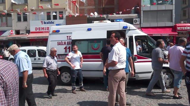 100 Kişi Kent Meydanında Yarım Saat Boyunca Kavga Etti