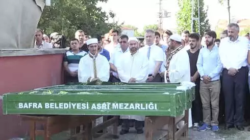 Denizde Boğulan 3'ü Aynı Aileden 4 Kişinin Cenazesi Toprağa Verildi Denizde Boğulan 3'ü Aynı Aileden 4 Kişinin Cenazesi Toprağa Verildi