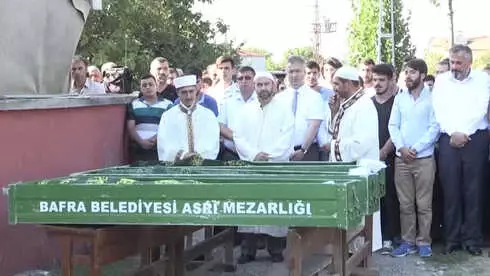 Denizde Boğulan 3'ü Aynı Aileden 4 Kişinin Cenazesi Toprağa Verildi Denizde Boğulan 3'ü Aynı Aileden 4 Kişinin Cenazesi Toprağa Verildi