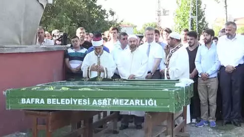 Denizde Boğulan 3'ü Aynı Aileden 4 Kişinin Cenazesi Toprağa Verildi Denizde Boğulan 3'ü Aynı Aileden 4 Kişinin Cenazesi Toprağa Verildi